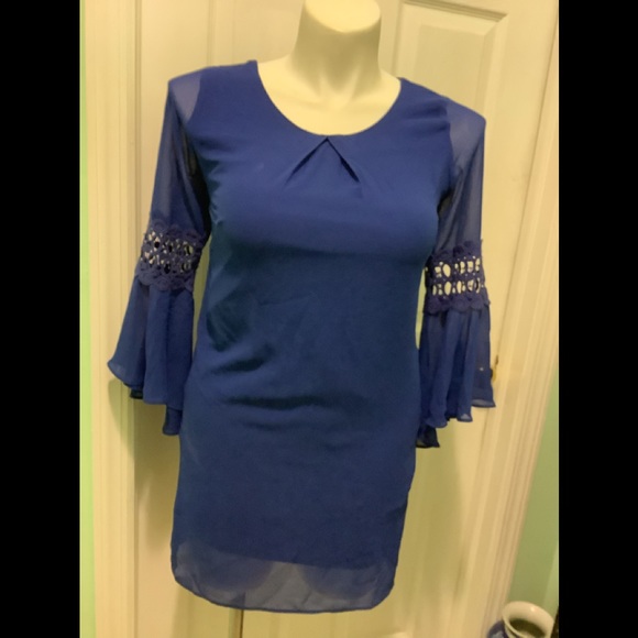 by & by Tops - Beautiful dress w/design lace in sleeve